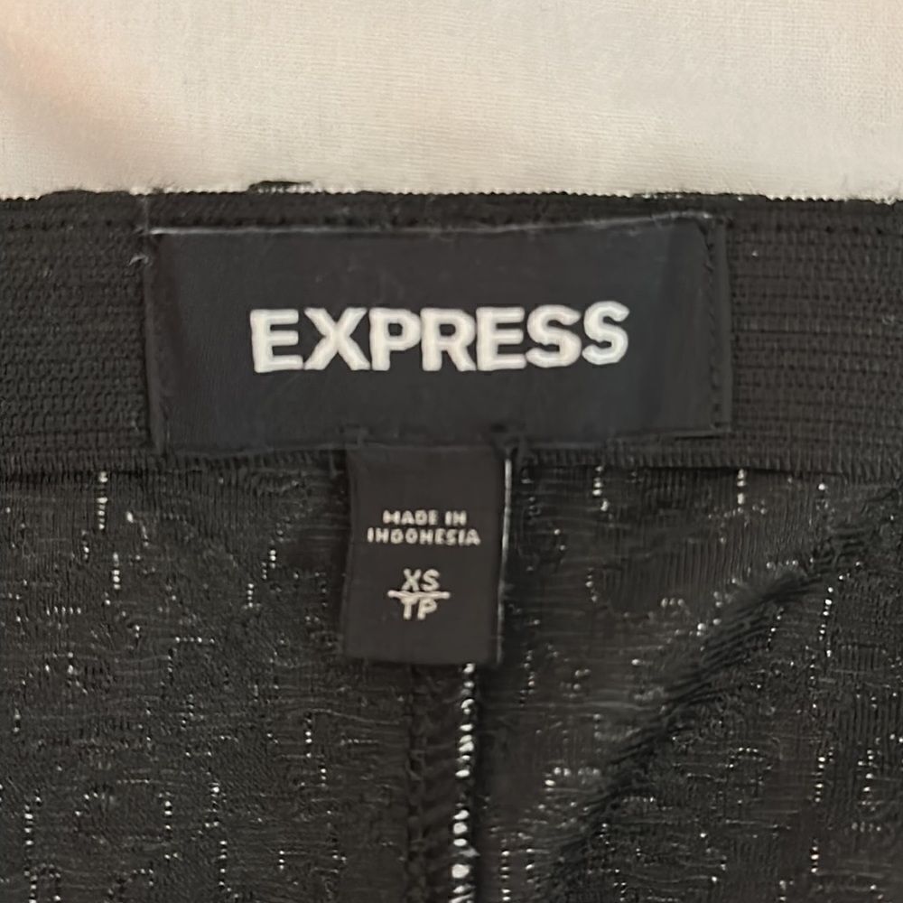 Express High Rise Textured Leopard Skirt - Picture 3 of 3